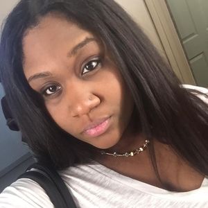 Meet your Posher, Yvette